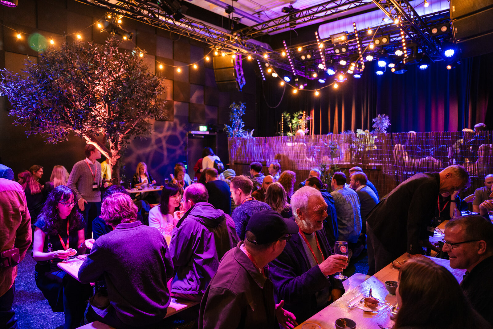 The hall at Kraftverk seen from above, with a tree among the tables